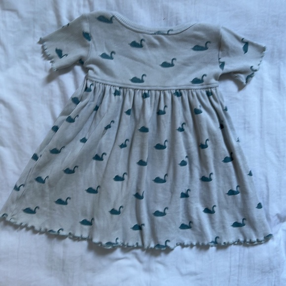 Kate Quinn swan design dress 6-12 month - Picture 7 of 7